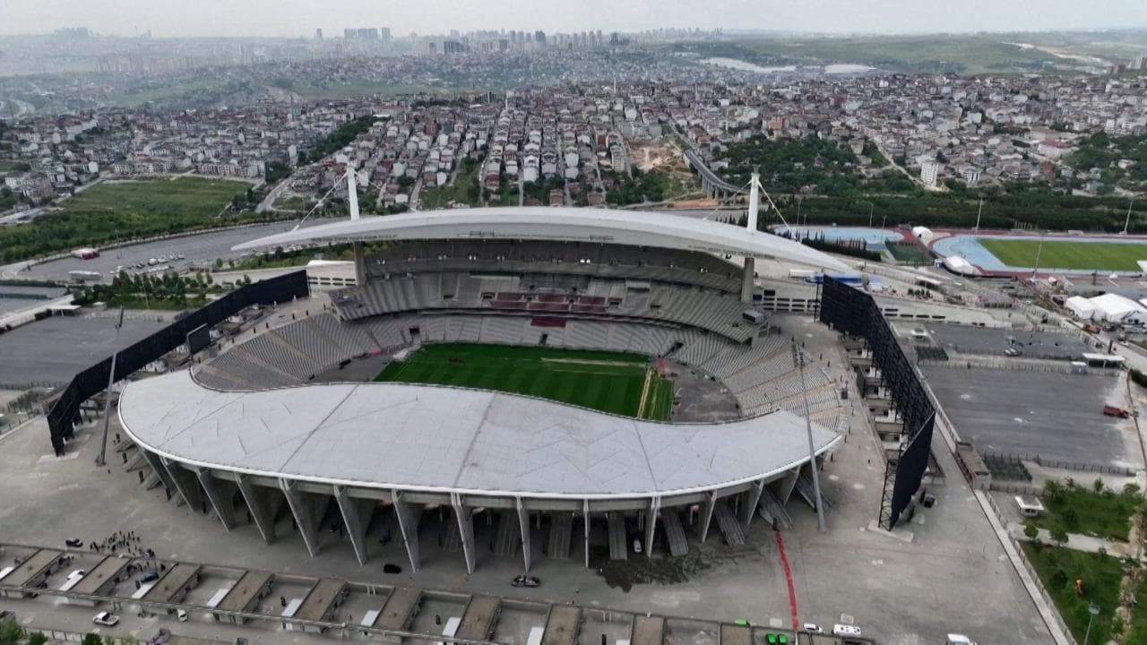Istanbul, preparativi in corso per la finale di Champions: le riprese dal drone dello stadio Ataturk