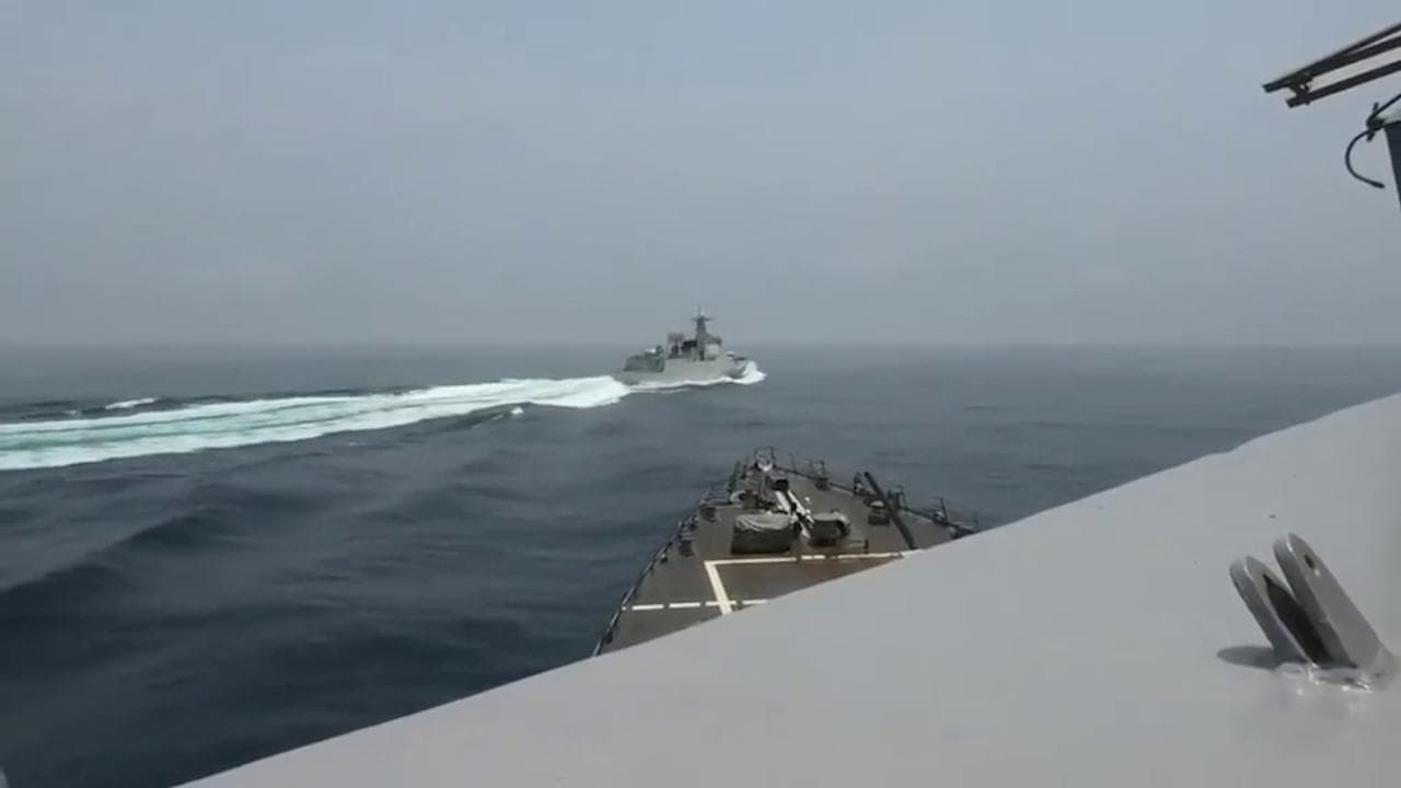 Taiwan, la nave cinese e quella Usa in rotta di collisione