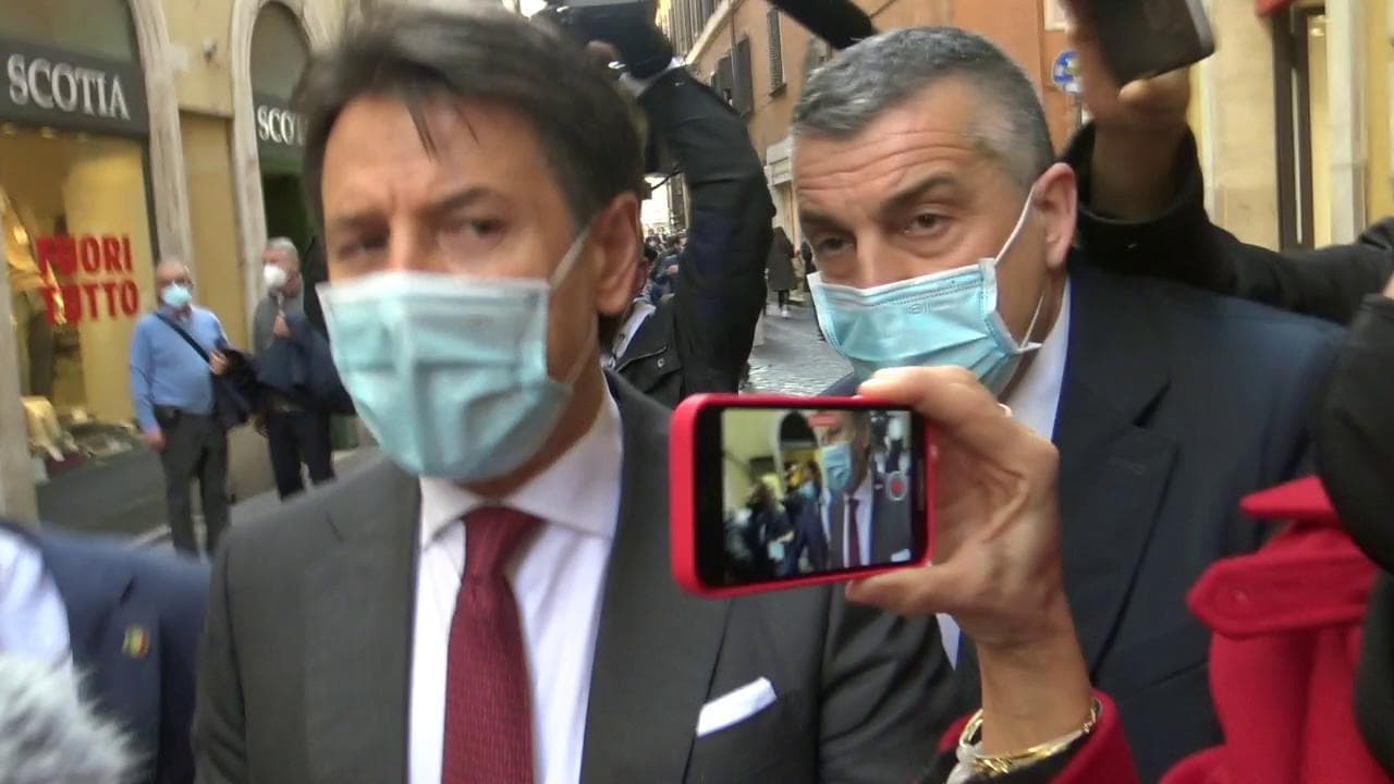 Governo, Conte: "Nessun rammarico, non guardiamo a destini personali ma al bene del Paese"