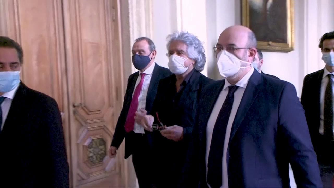 Consultazioni, Beppe Grillo guida la delegazione M5s e siede al tavolo con Draghi
