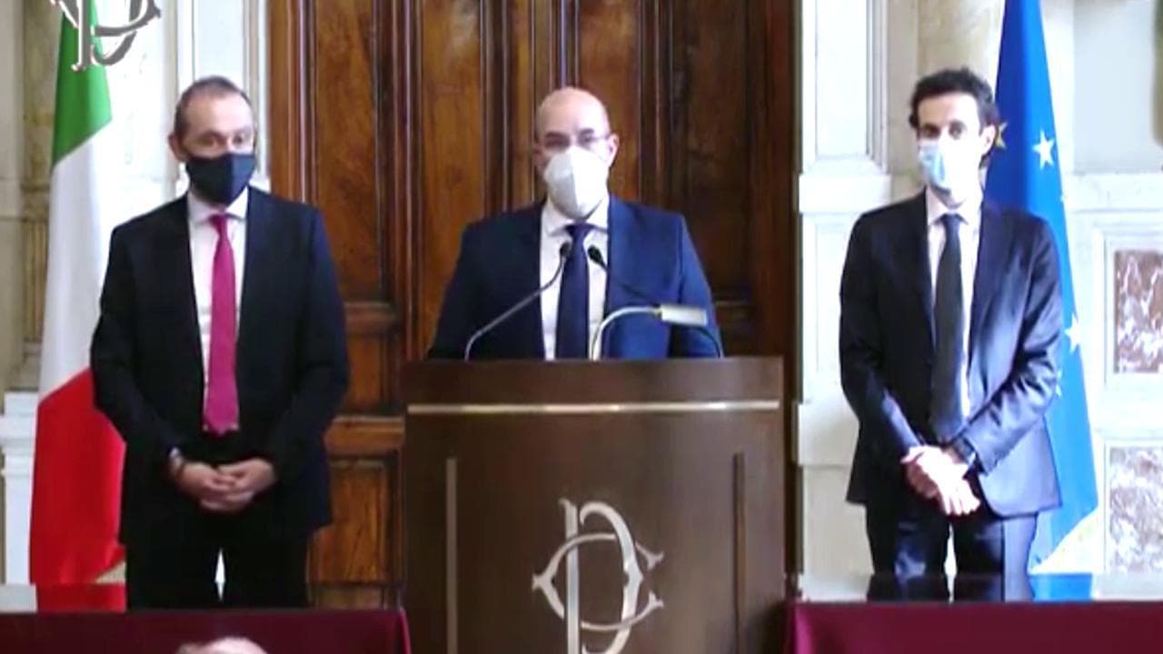 Consultazioni, Crimi (M5S): "Se si formerà governo, ci saremo con lealtà. Serve una maggioranza politica"