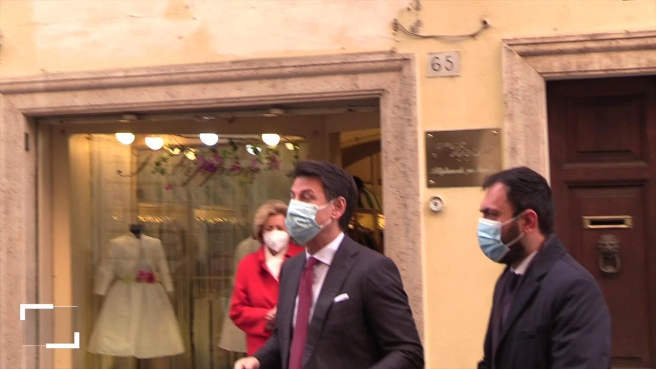 M5s, riunione con Grillo, Casaleggio e Conte. L'ex premier: "Mio nuovo inizio? Lo saprete". Di Maio: "Nostra famiglia si allarga"