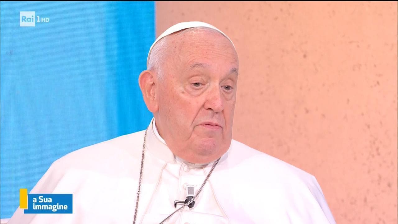 Papa Francesco in tv: "La apparizioni della Madonna non sempre sono vere"