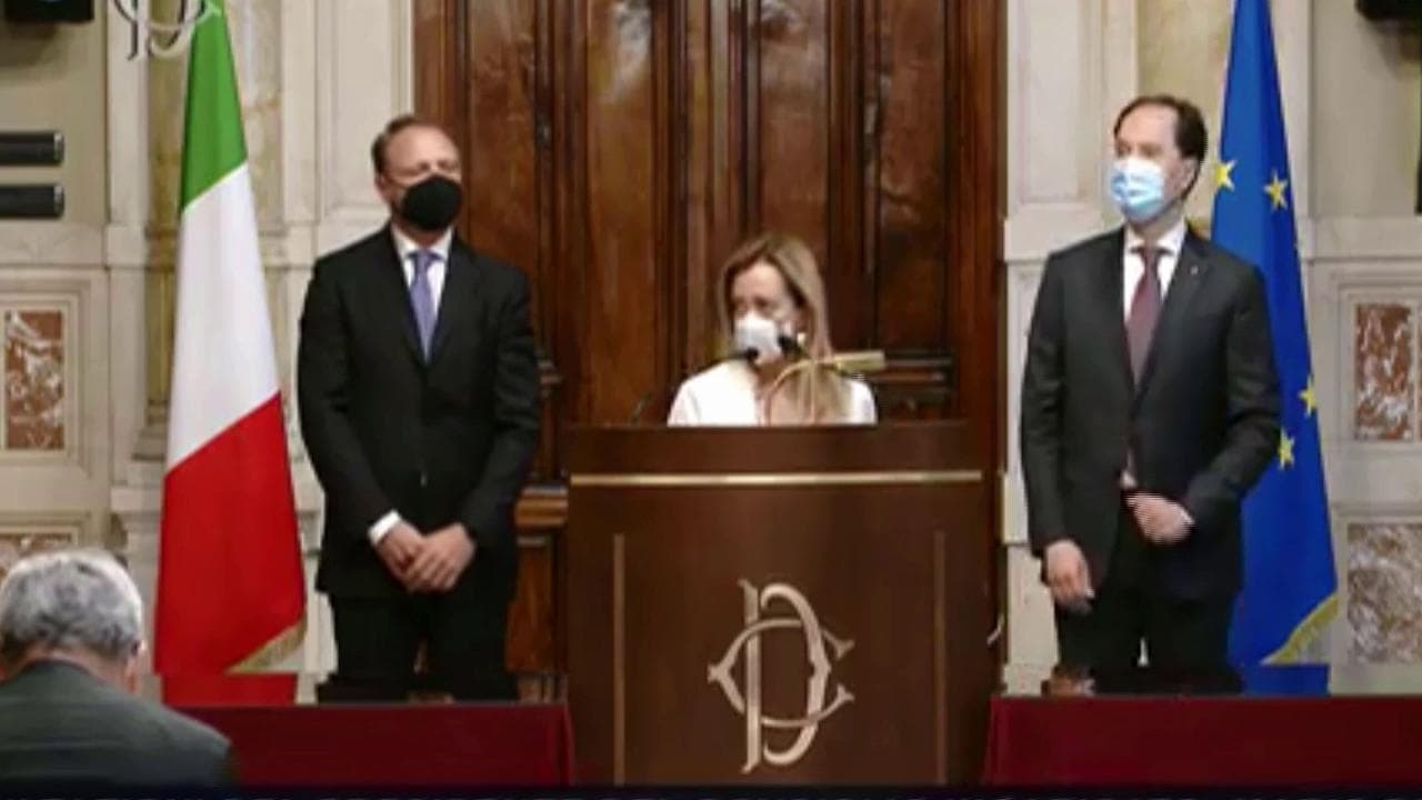 Consultazioni, Meloni e la delegazione di Fdi: "No a fiducia a Draghi, noi mai insieme a Pd, M5s e Renzi"