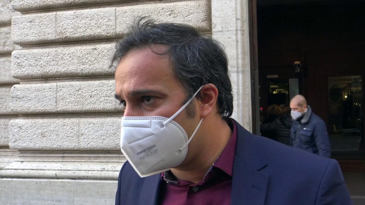Governo, M5s su Draghi: "Ascolteremo le sue  proposte, ma l'esecutivo deve essere politico"