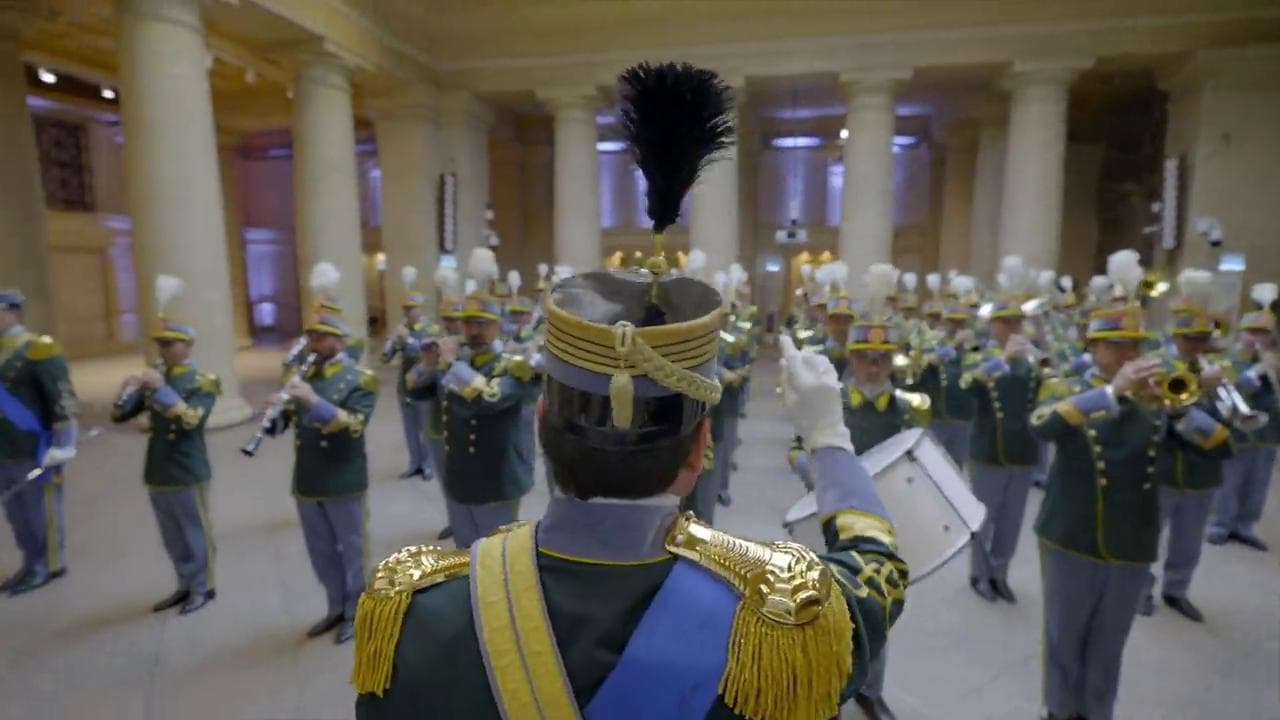 2 giugno, la banda della Guardia di Finanza suona l'Inno di Mameli nel Tempio di Vibia Sabina e Adriano