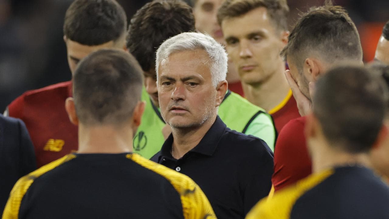 Roma, Mourinho attacco frontale alla società: "Voglio rimanere ma io e i giocatori meritiamo di più"