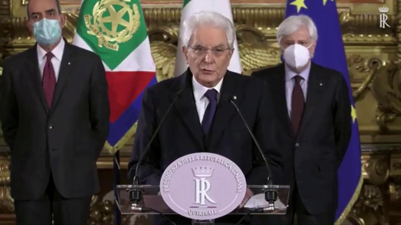 Governo,  Mattarella: "Due strade, o governo o elezioni". Draghi convocato al Quirinale