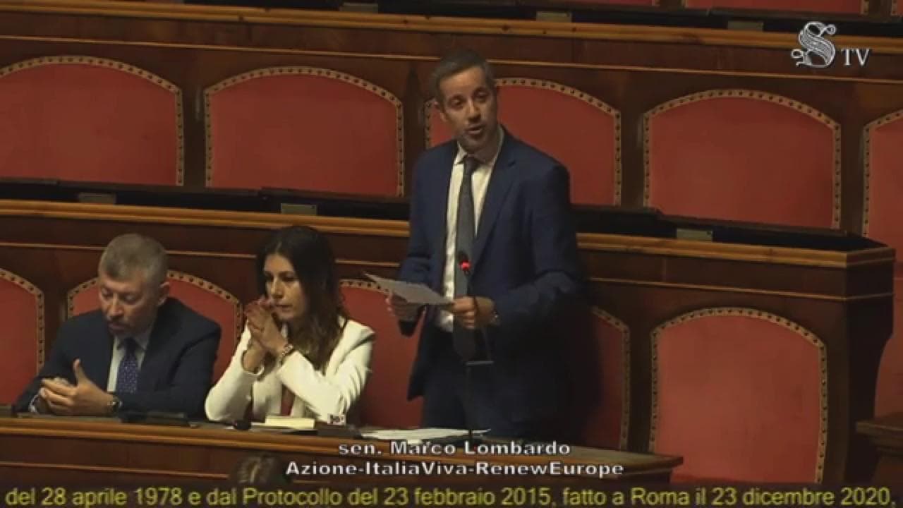 Senatore di Azione interviene in Aula. E alla fine svela: "Questo discorso l'ha scritto ChatGPT"