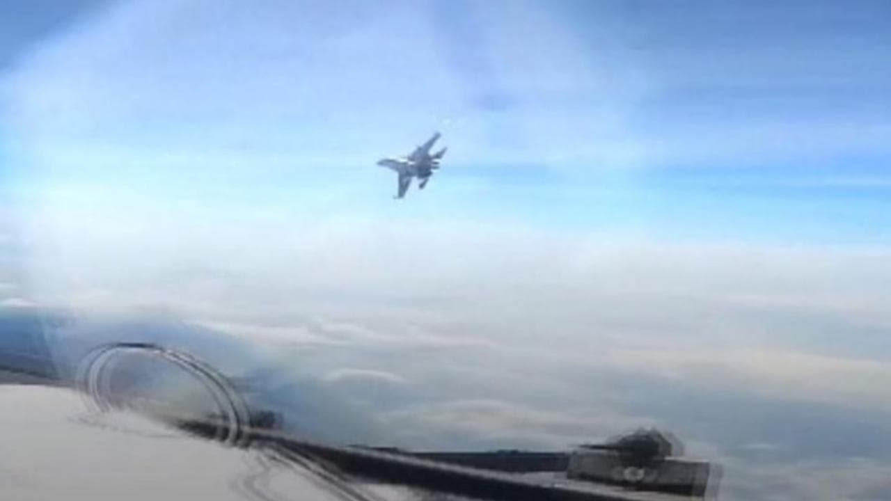 Pentagono: “Un caccia cinese ha compiuto manovre aggressive intorno a un aereo militare Usa”