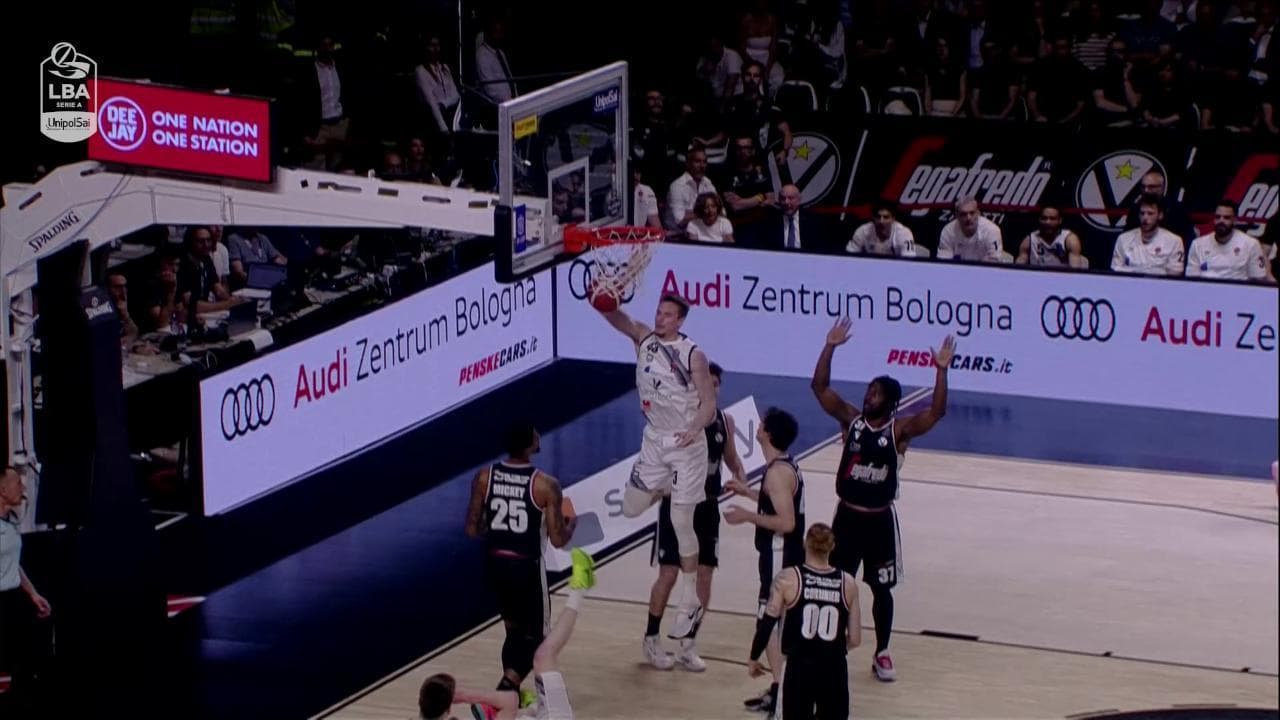 Basket, semifinali play off: gli highlights di gara 2 tra Virtus Bologna e Tortona