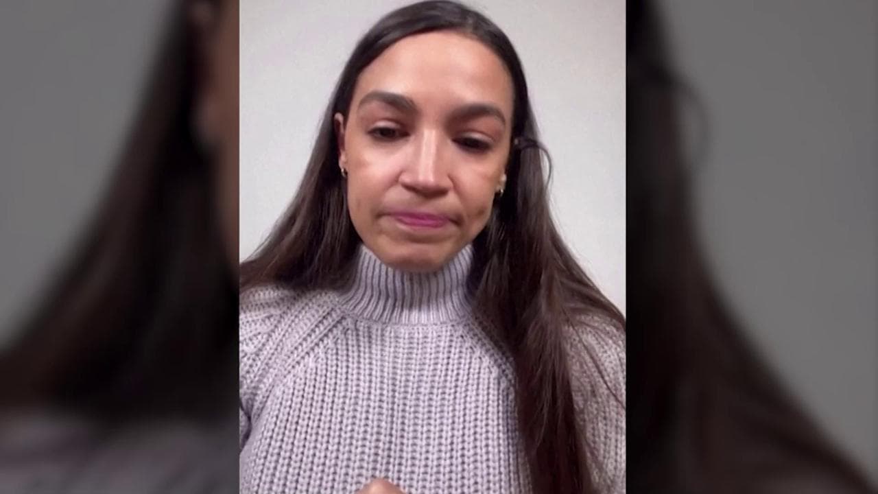 Le lacrime di Alexandria Ocasio-Cortez: "Sono stata vittima di un'aggressione sessuale"