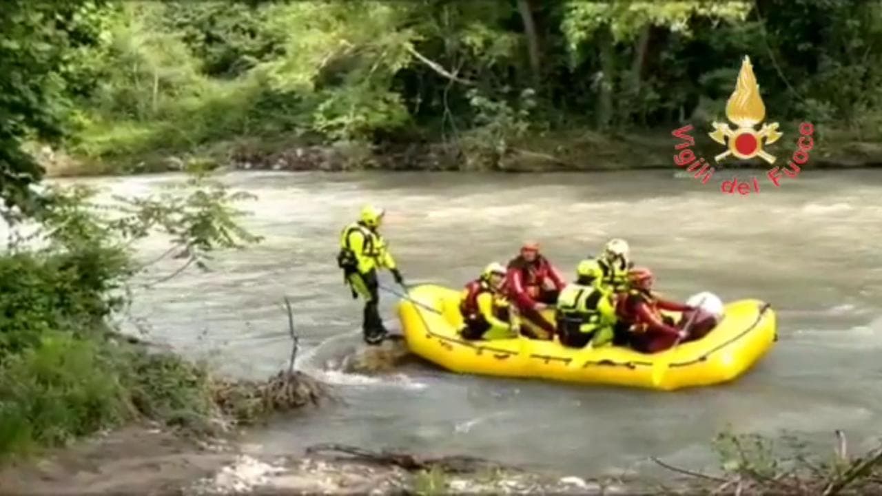 Cosenza, cade in acqua mentre fa rafting durante una gita: dispersa una ragazza. Le ricerche