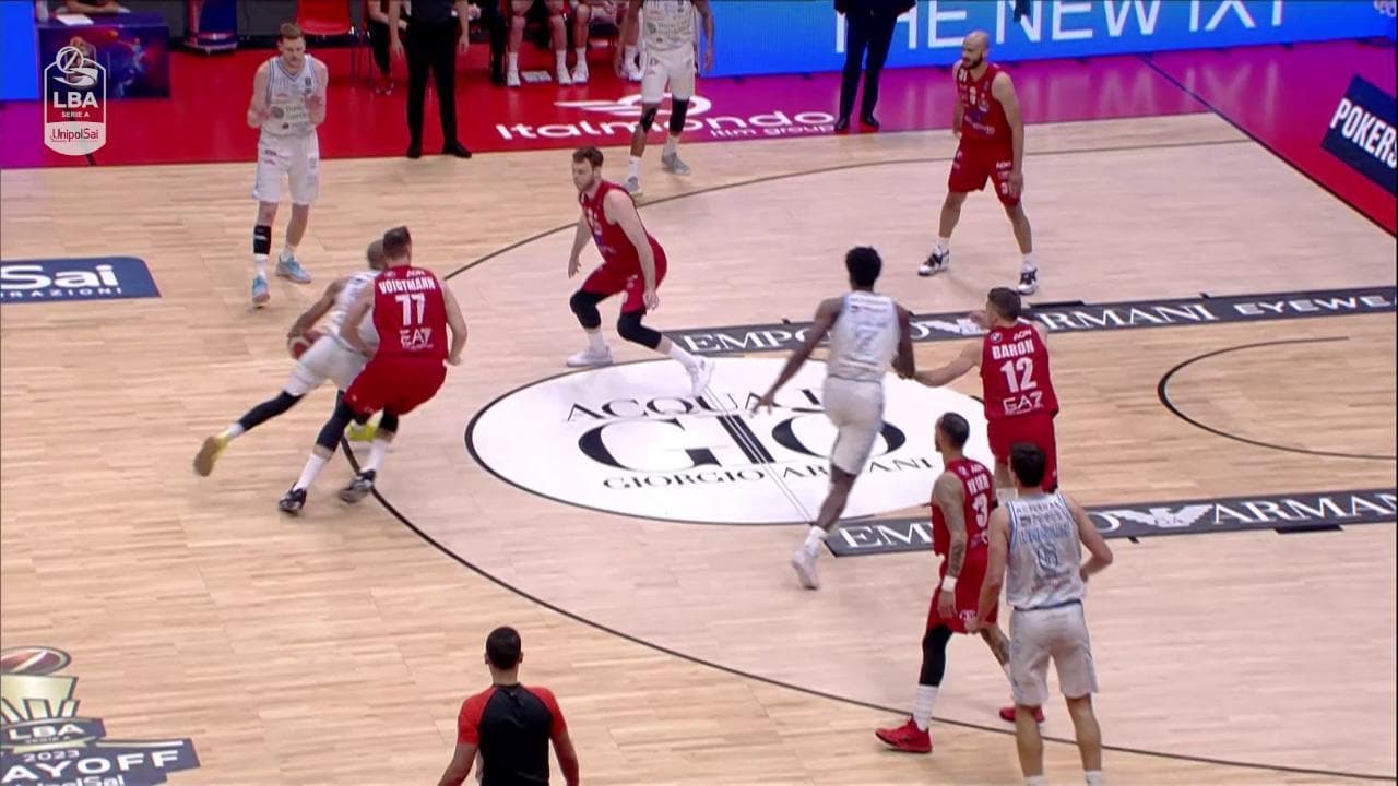 Basket, Milano-Pesaro 80-75: gli highlights di gara 2 della semifinale play-off