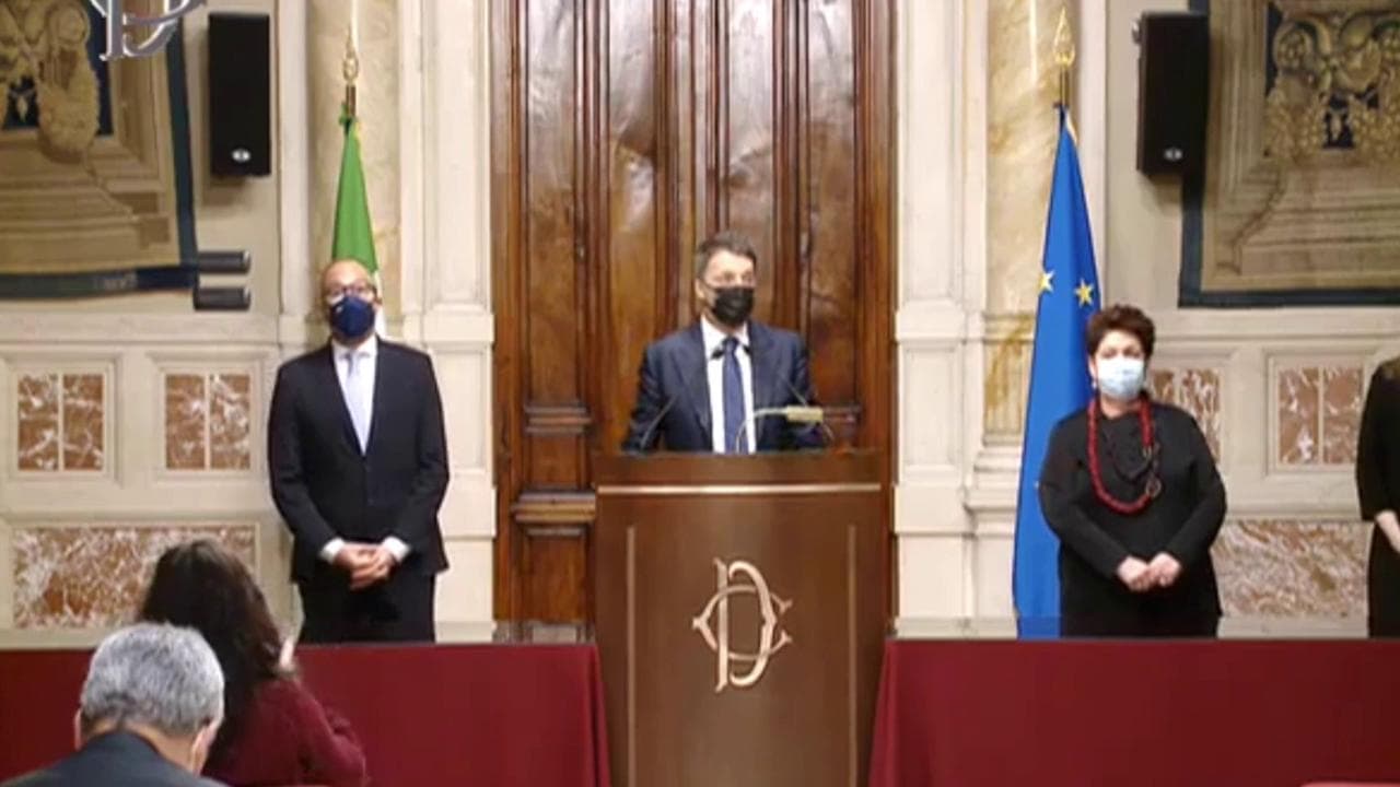 Consultazioni, Renzi: "Preferiamo governo politico a istituzionale, ma serve un patto scritto"