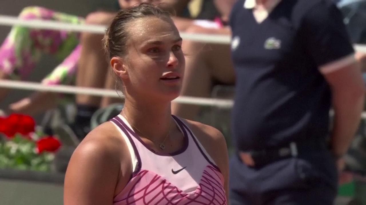 Roland Garros, l'ucraina Kostyuk non stringe la mano alla bielorussa Sabalenka