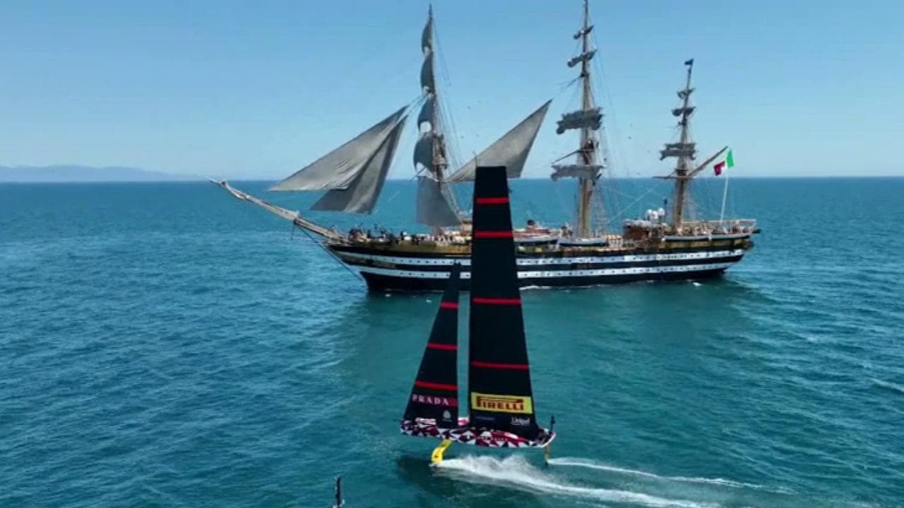 Vespucci e Luna Rossa, gemellaggio nel golfo di Cagliari