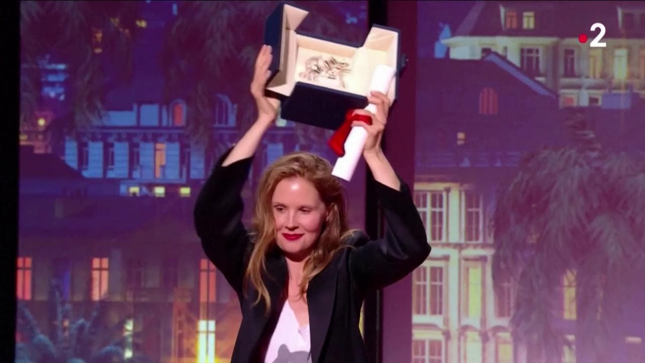 Cannes, la regista Palma d'oro Justine Triet: "Il governo neoliberale sta distruggendo la cultura francese"