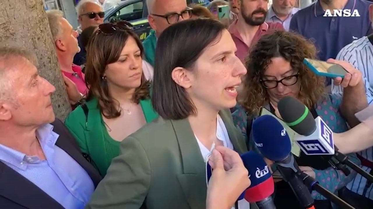 Schlein: "Il governo taglia la sanità pubblica e aiuta quella privata"