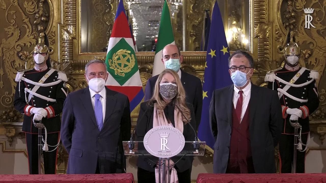 Consultazioni, De Petris (Leu): "Allargare maggioranza con Conte premier"
