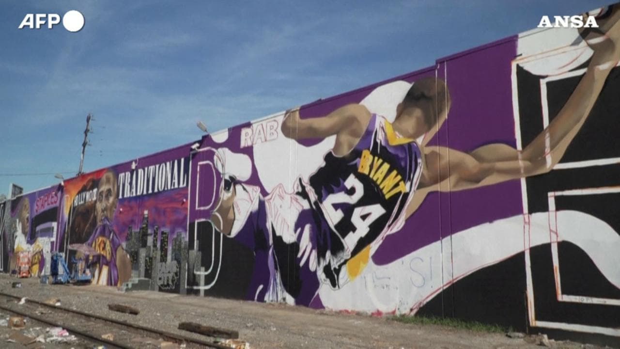 Kobe Bryant, un anno senza il Black Mamba: così i writers di Los Angeles omaggiano il campione Nba