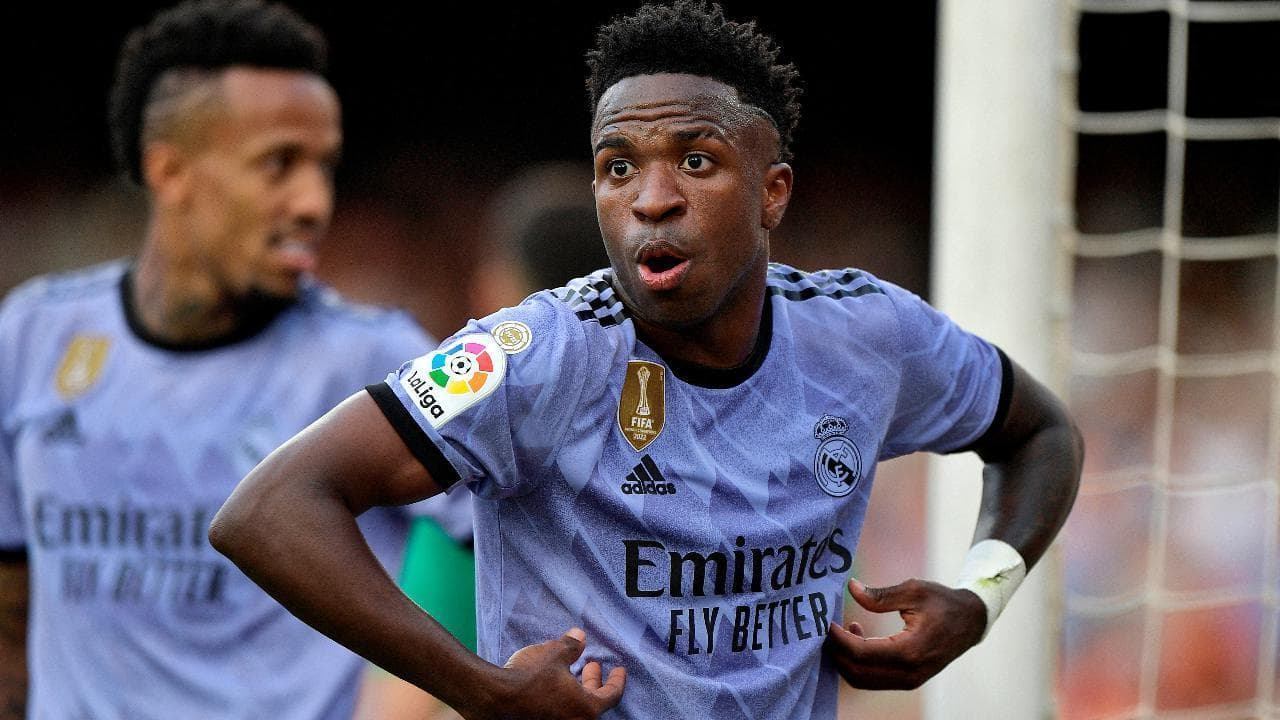 Real Madrid, Vinicius furioso con il pubblico del Valencia che gli urla "scimmia"