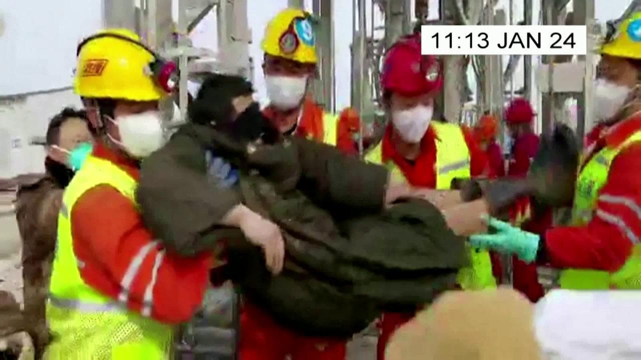 Cina, salvi undici minatori rimasti intrappolati due settimane a 600 metri sotto terra