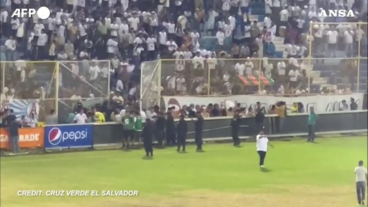 El Salvador, calca per entrare allo stadio: 12 vittime