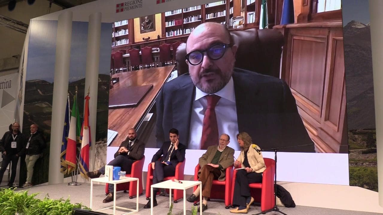 Salone Libro 2023, botta e risposta tra De Benoist e Sangiuliano: "Non sono putiniano. Ma neanche zelenskiano"