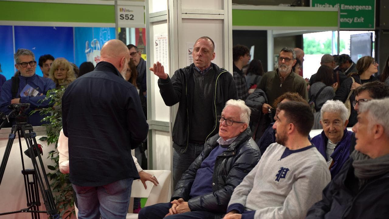 Antonella Viola contestata da un no vax al Salone del Libro: "Vergognati". La risposta dell'immunologa