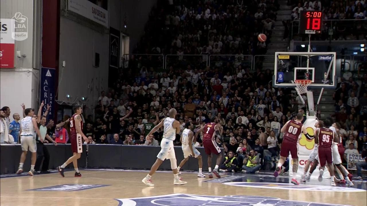 Basket, quarti play-off scudetto: Sassari batte Venezia e chiude la serie sul 3-1. Gli highlights
