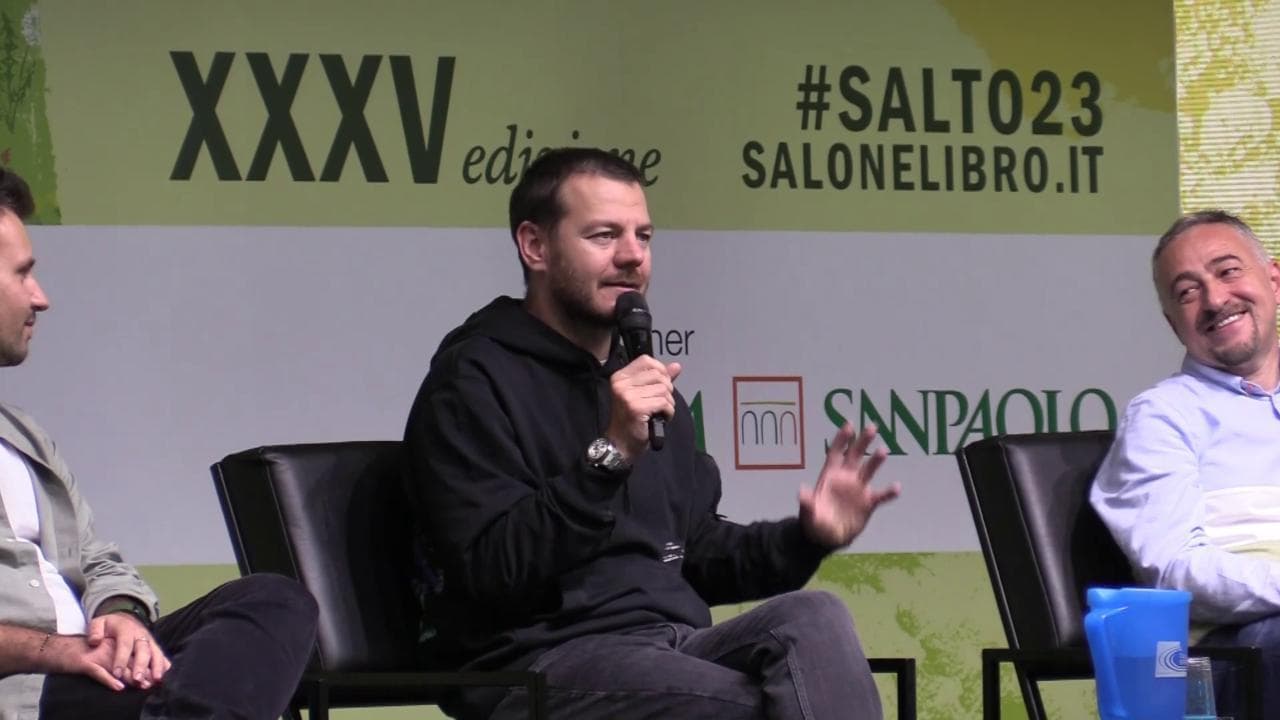 Alessandro Cattelan racconta come è diventato editore: "Adesso il mio rapporto con i libri cambierà"