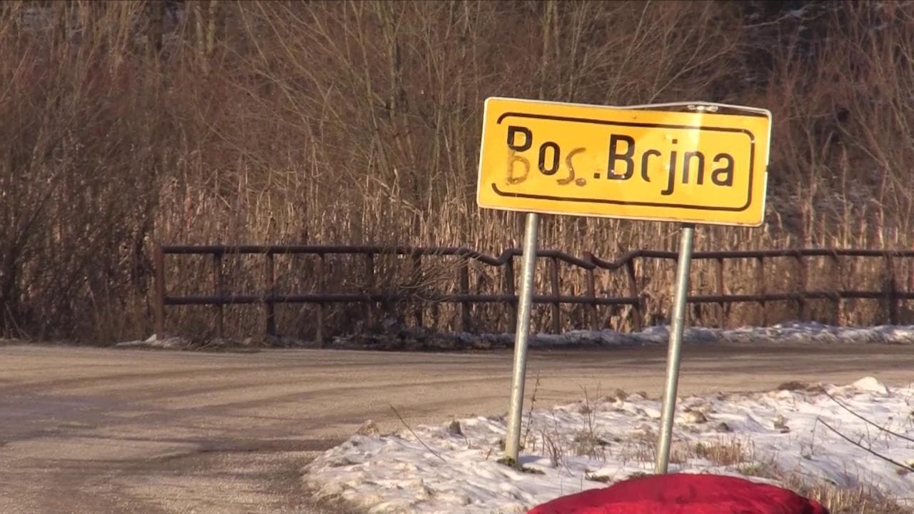 Bosnia, al confine croato dove i migranti si giocano l'Europa: "La polizia ci prende a calci ma noi proviamo lo stesso"