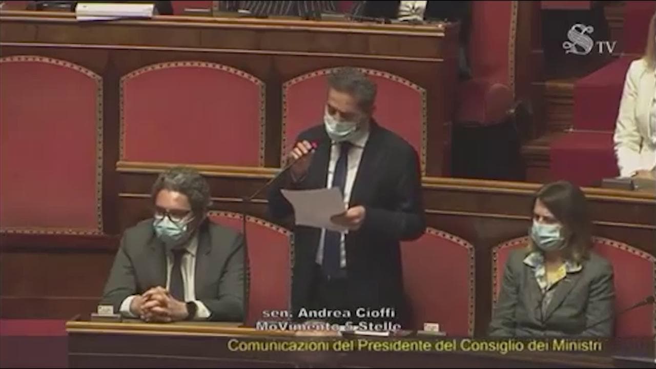 Fiducia a Conte, il senatore M5s Cioffi e la metafora del glucosio e della foglia: l'intervento è epico