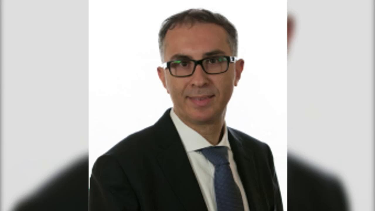 Lello Ciampolillo, il ritardo del senatore scatena l'ironia social: "Fiducia in zona Ciampolillo"