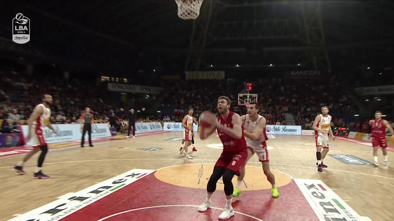 Basket, quarti play-off: Pesaro porta Milano a gara 4. Gli highlights