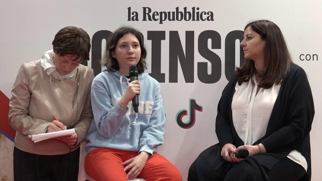 Olga Misik, 'la ragazza della Costituzione': "In Russia bisogna scegliere tra esilio e carcere"