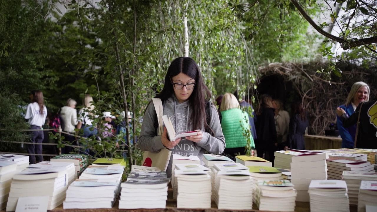 Tra labirinti di carta e boschi per gli scrittori: gli stand più particolari del Salone del libro 2023