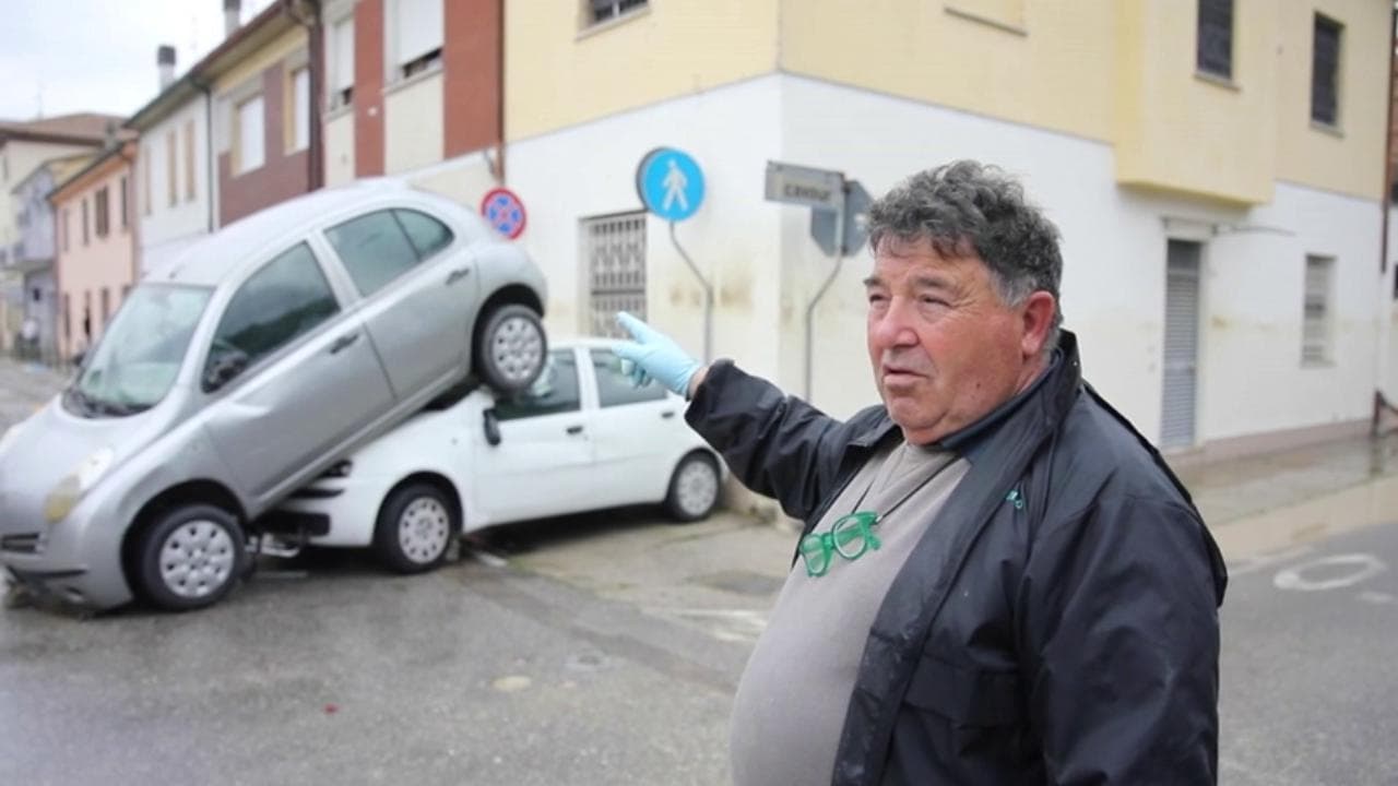 Alluvione, il racconto da Sant'Agata sul Santerno: "Paese distrutto: negozi e auto non ci sono più"