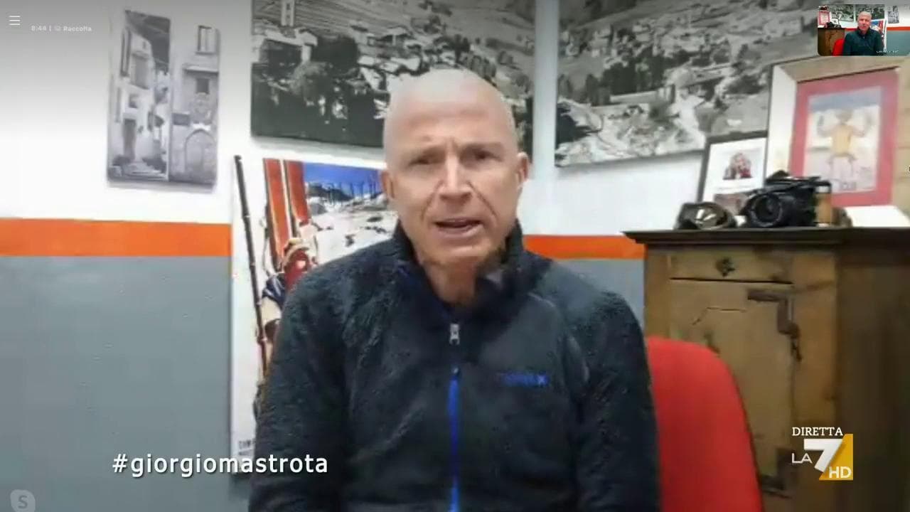 Propaganda Live, Mastrota e la televendita di governo: ''Dopo i 'Responsabili' ecco i 'Consumabili'''