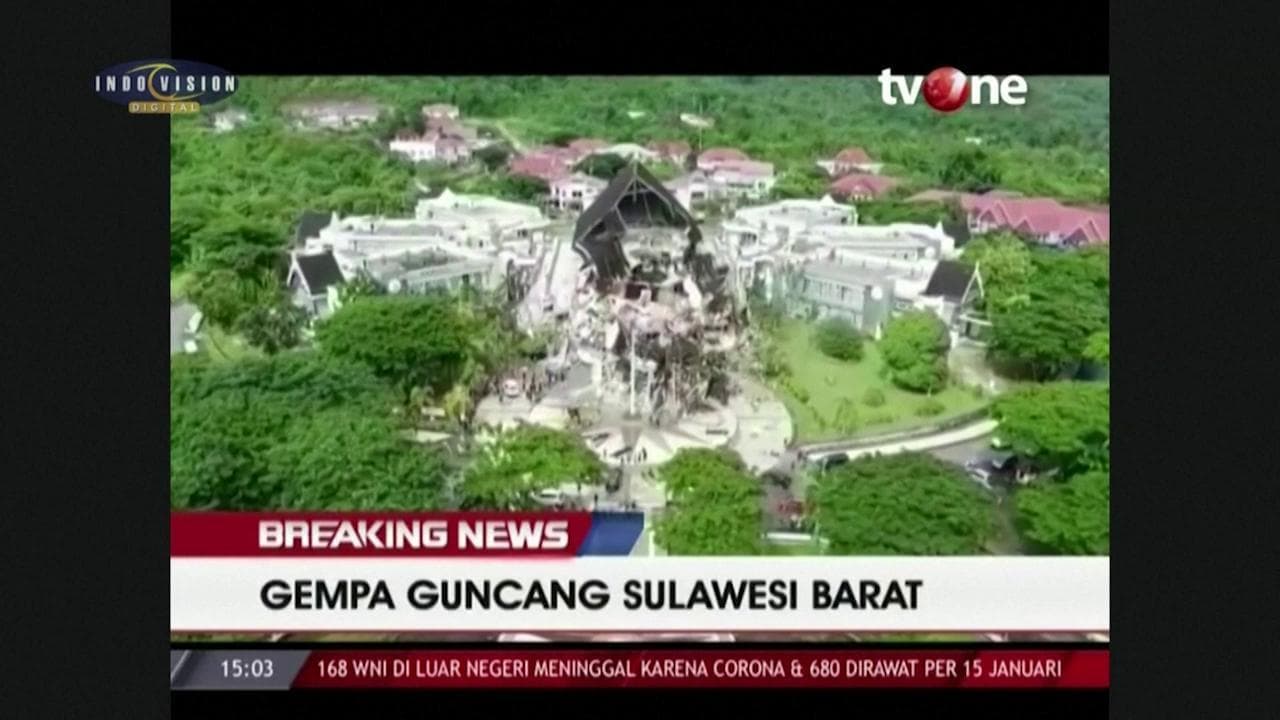 Terremoto in Indonesia, macerie in strada e palazzi distrutti: le immagini dal drone
