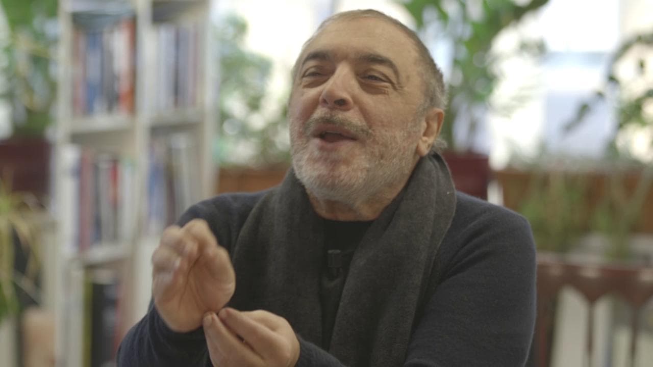 L'intervista-show di Nino Frassica: "Da D'Urso a Sgarbi vi racconto tutta la veritàne sui miei Vipp"