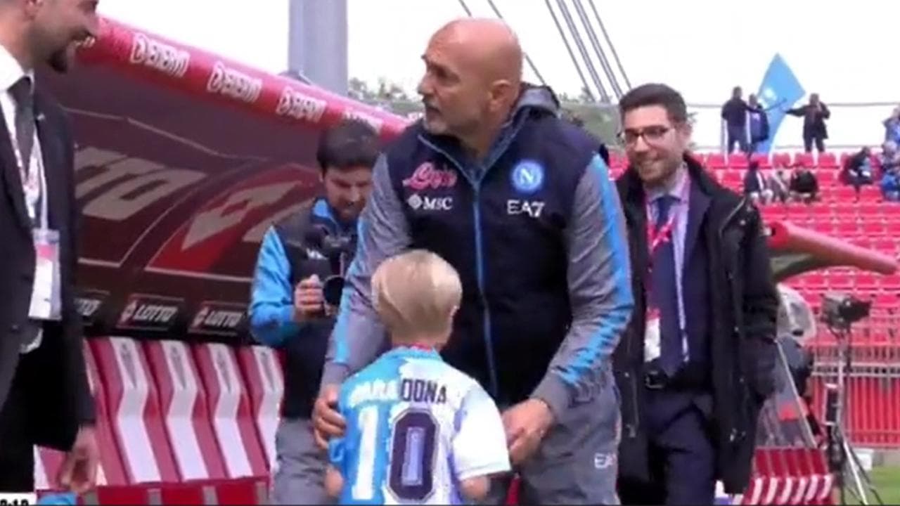Spalletti esaudisce il sogno d'un piccolo tifoso: prima di Monza-Napoli lo porta in panchina con sé