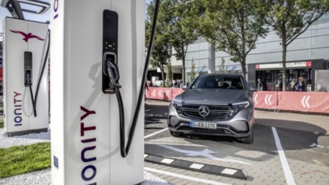 Mercedes contro le fake news sulle ibride: prima puntata
