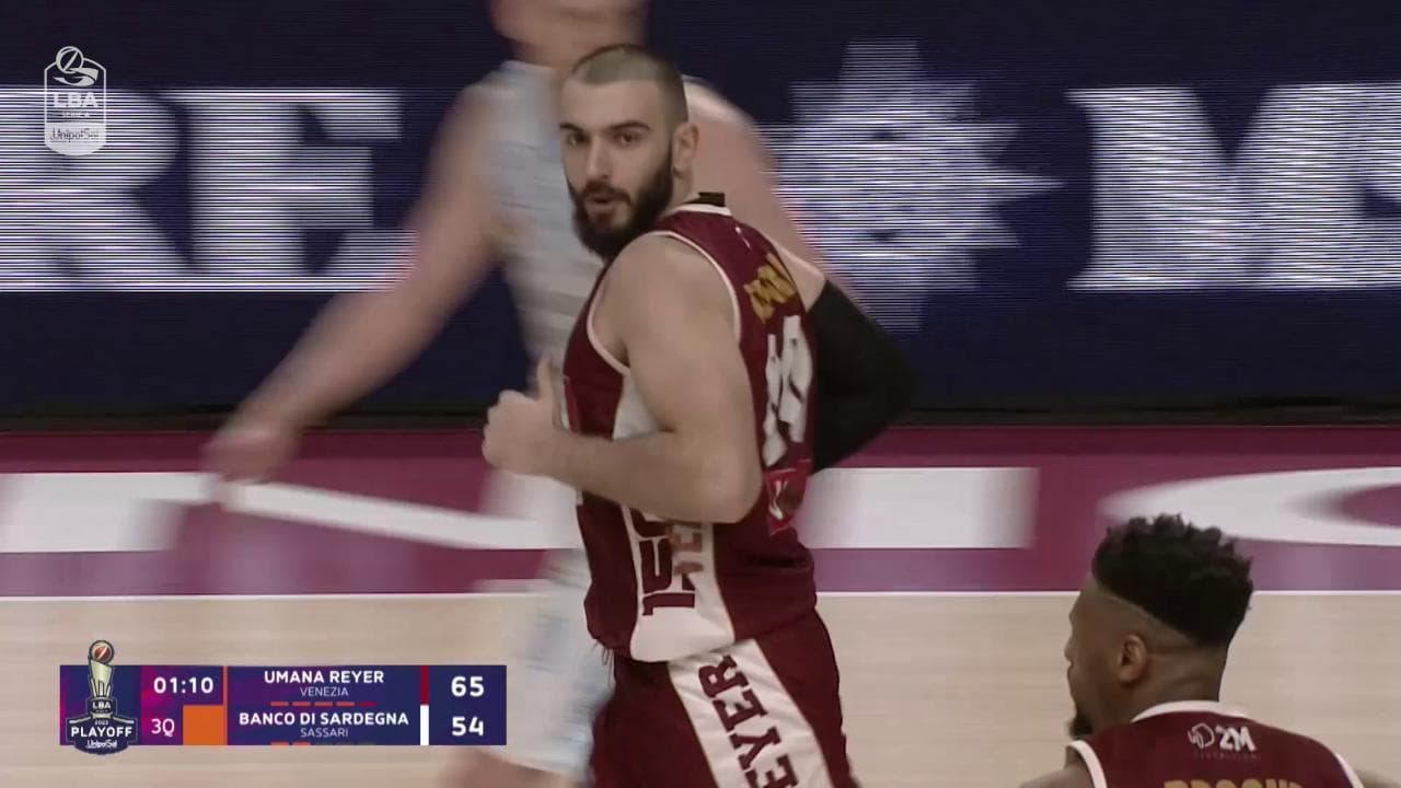 Basket, Venezia piega Sassari 82-79 in gara 1 dei quarti di finale dei play-off. Gli highlights