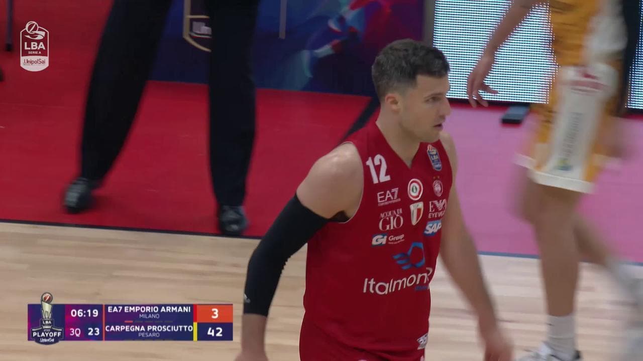 Basket, Milano travolge Pesaro in gara 1 dei quarti di finale dei play-off. Gli highlights