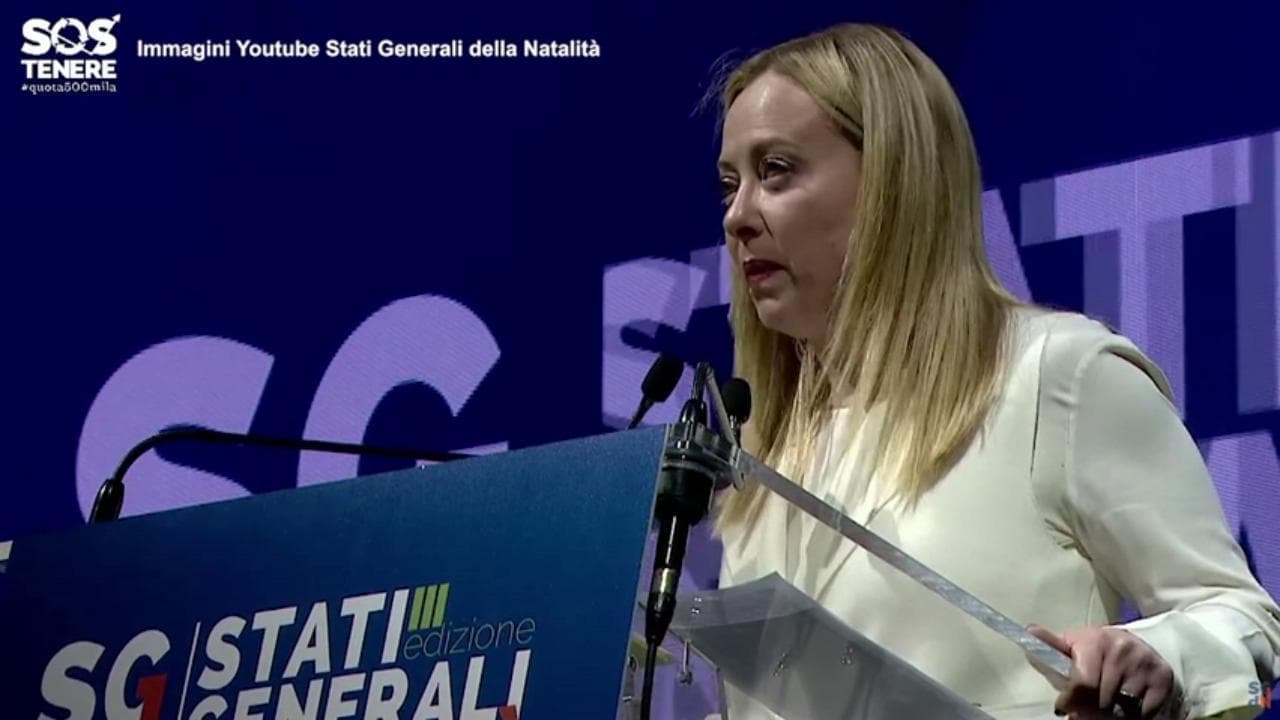Meloni: "Non deve essere più scandalo dire che nasciamo da uomo e donna"