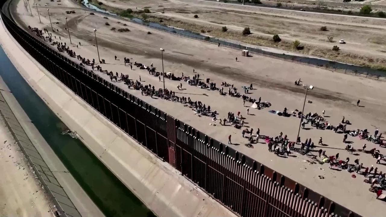 Confine Messico-Usa, 250 mila migranti attendono la fine delle restrizioni per entrare in territorio americano