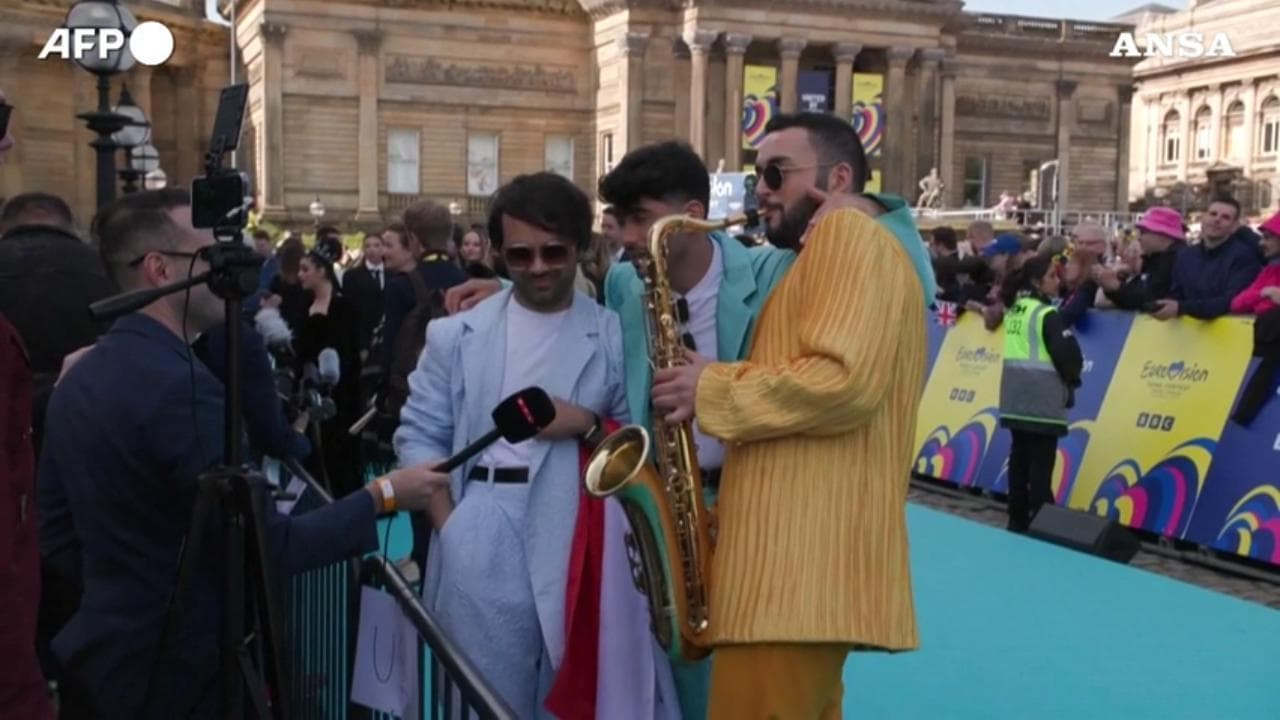 Liverpool, Eurovision: i concorrenti sfilano sul Turquoise Carpet