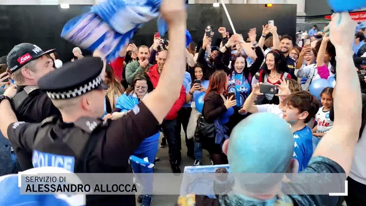 Dopo Carlo e Camilla, Trafalgar Square fa festa per lo scudetto del Napoli